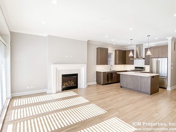 4th image of 3345 N Kenmore Ave #1N