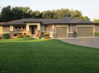8 Beebe Ave, Mendota Heights, MN 55118