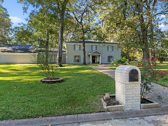2nd image of 1404 Brook Hollow Dr