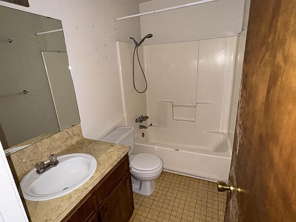 3rd image of 208 Veterans Ave #11027088