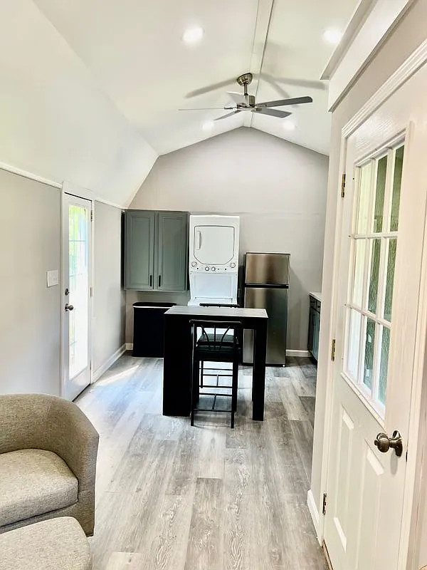 Studio, 1.0 bath, 386 sqft, $1,200 — Photo 4