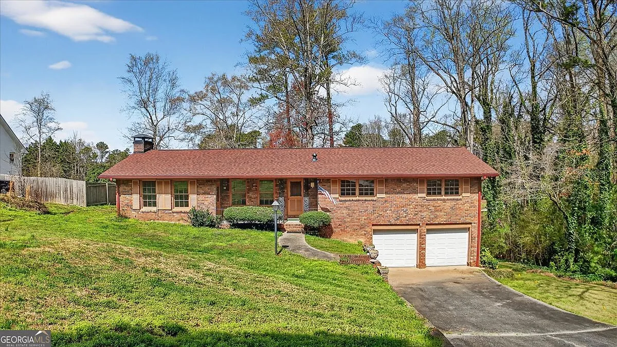 2569 Skylane Dr photo 1