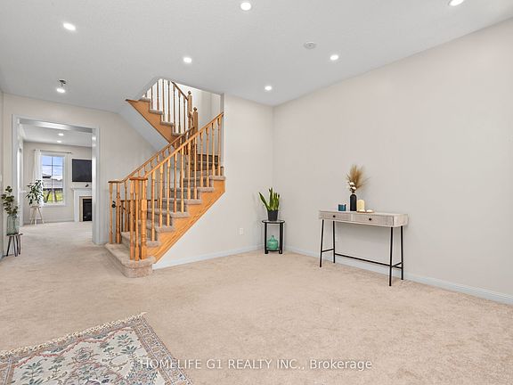4th image of 10 Hurst Dr