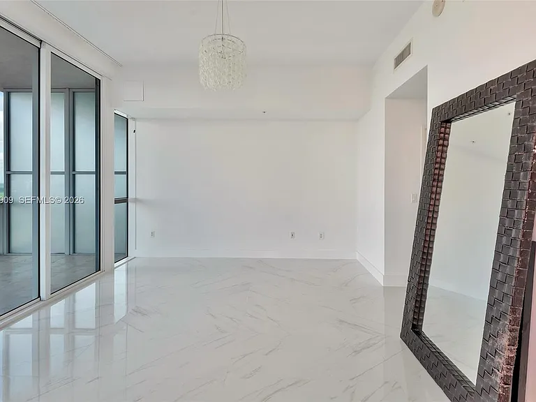 50 S Pointe Dr #2007 — Photo 26