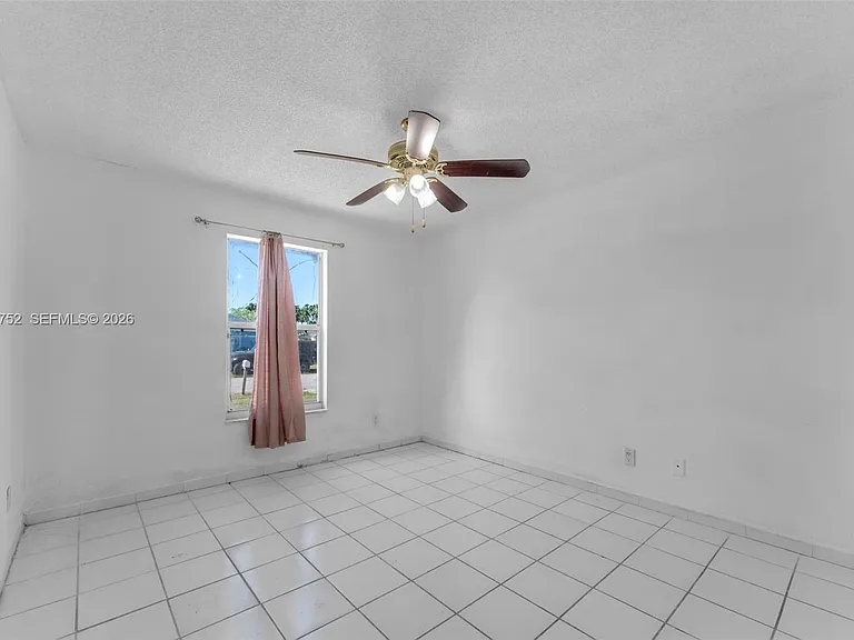768 SW 9th St — Photo 10