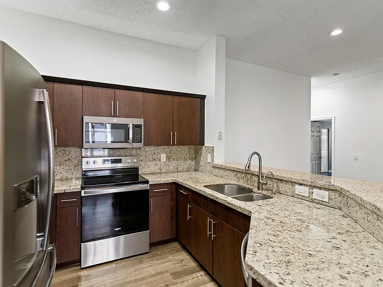 1071 Bluewood Ter — Photo 10