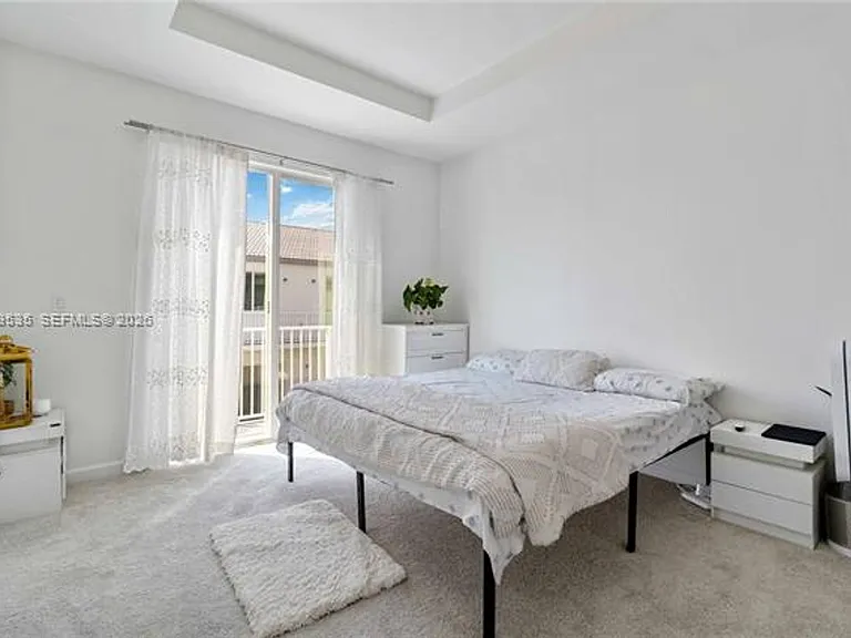 760 SE 13th Ct #Townhouse 760 — Photo 6