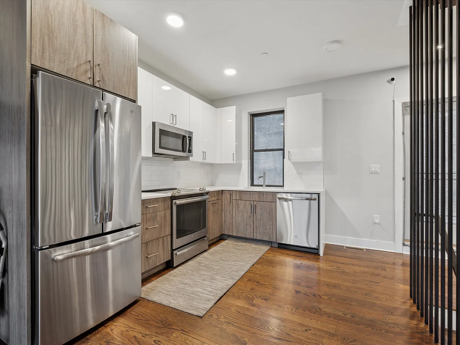 3 bed, 1576 sqft, $3,300 — Photo 2