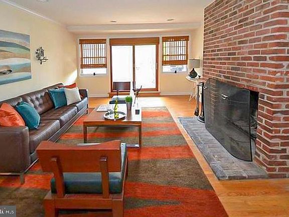 4th image of 1930 Lombard St Unit B