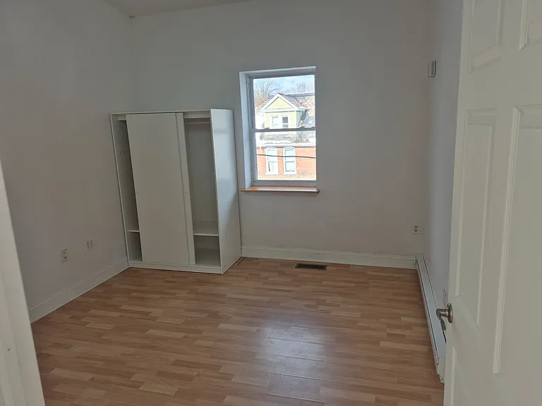 807 Sarah St #E — Photo 8