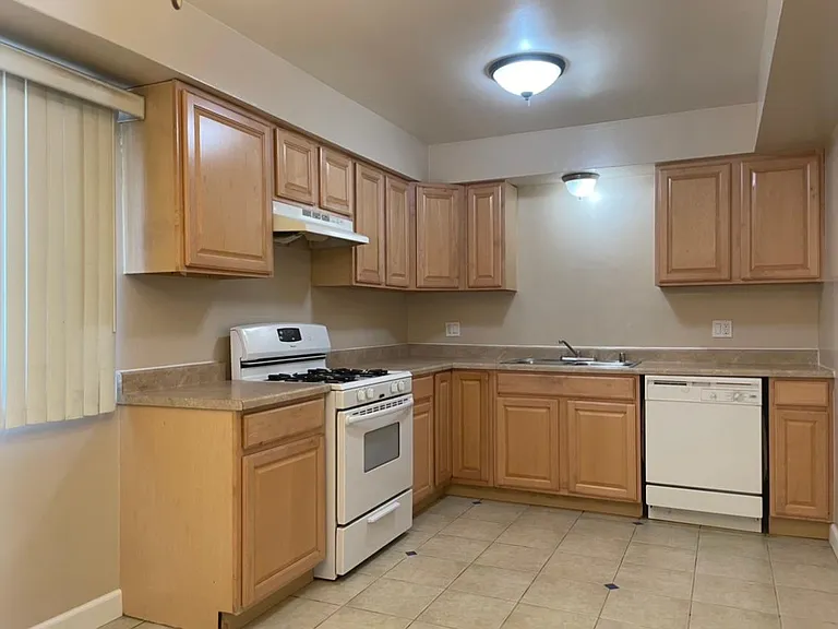 4425 Ocean View Blvd #8 — Photo 13