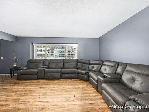 2nd image of 1791 Lockmere Dr SE