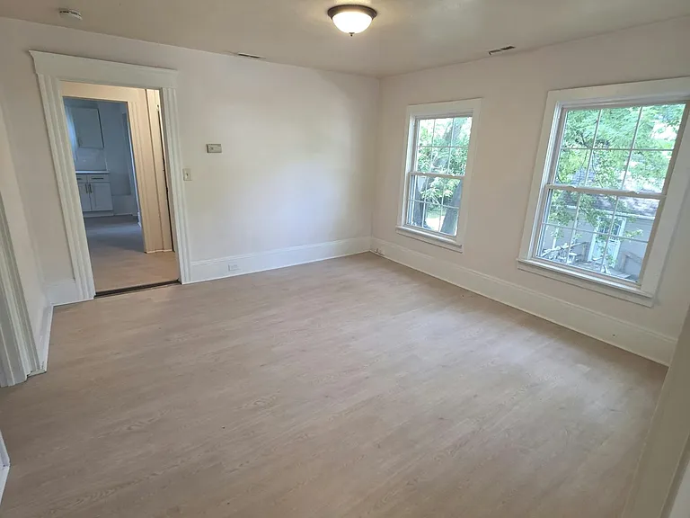 2049 W 85th St #2 — Photo 2