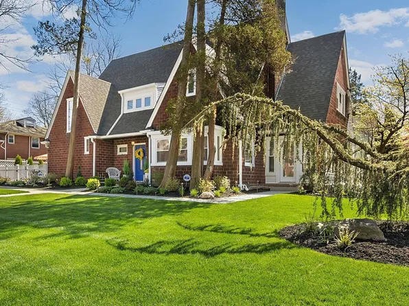 206 Lakeview Ave, Leonia, NJ 07605