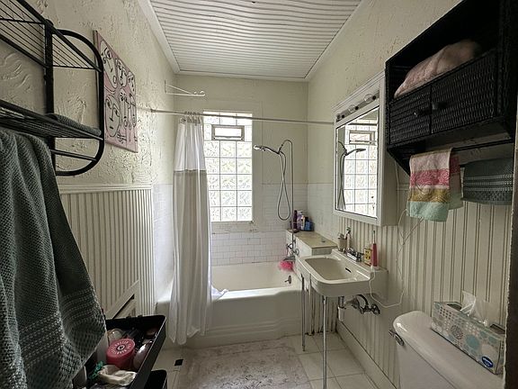 5th image of 2429 Emerson Ave S #211