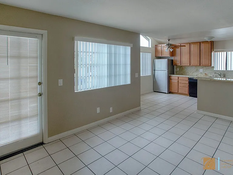 4255 Winona Ave — Photo 3