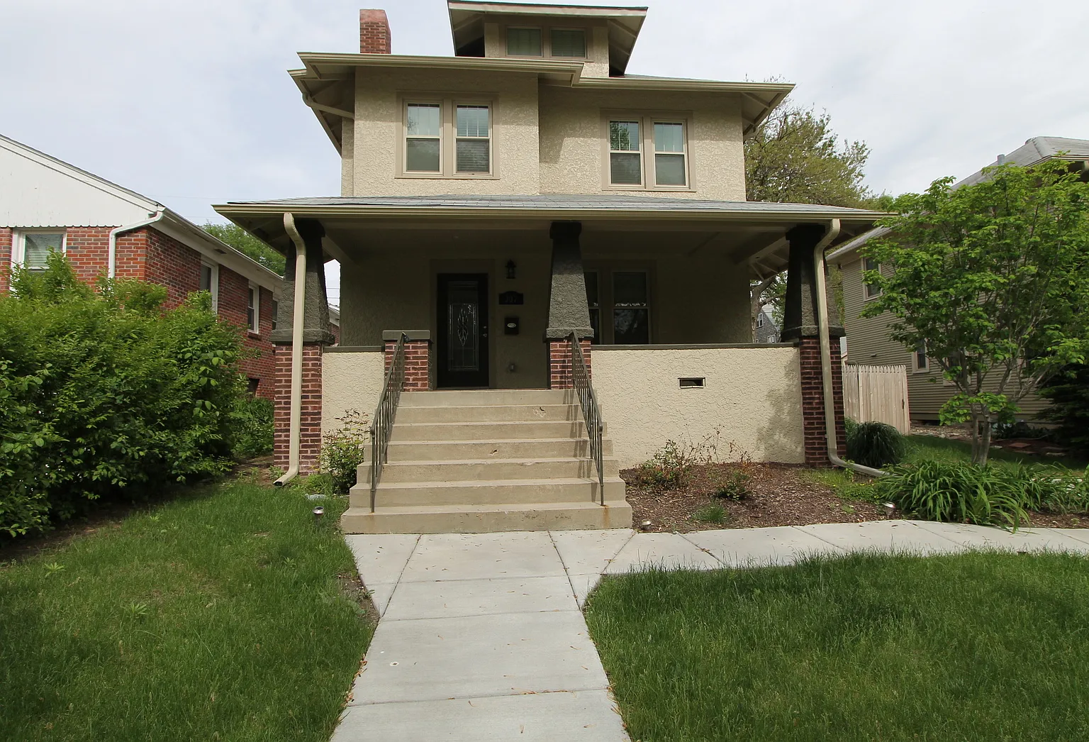 Amazing is an understatement for this 5-star Kitchen! Famous Warren Buffet Neighborhood — Photo 2