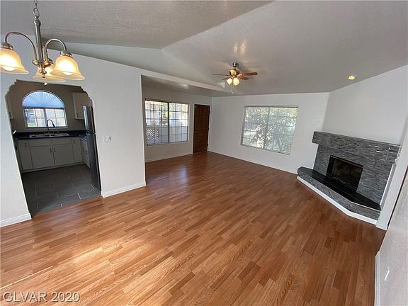 3rd image of 1415 Santa Margarita St