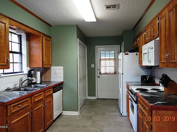 5th image of 208 Sleepy Hollow Dr