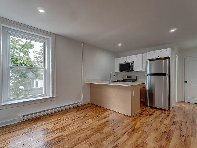 522 Elm St — Photo 2