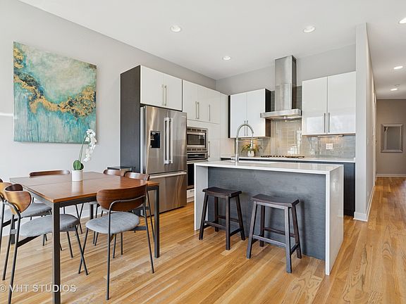 4th image of 859 N Wood St #2