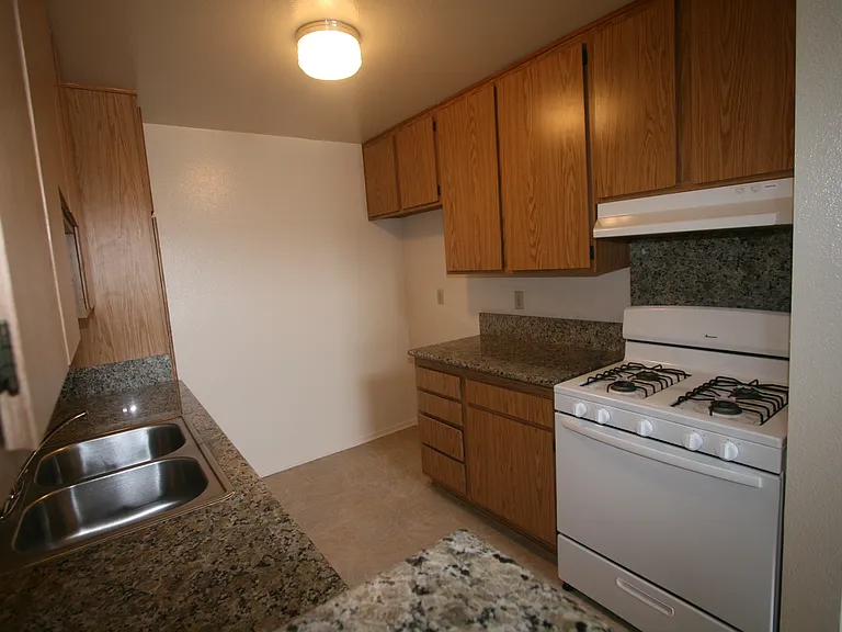 3637 Clarington Ave #202 — Photo 63