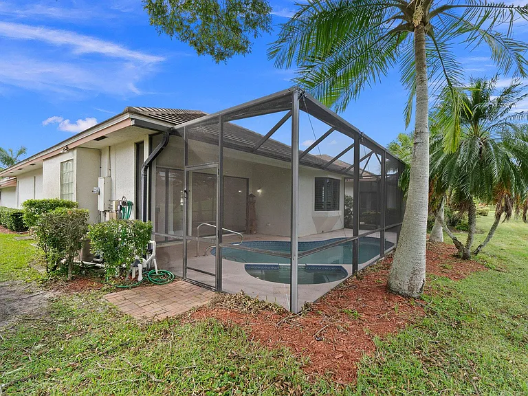 435 SW Jefferson Cir — Photo 44