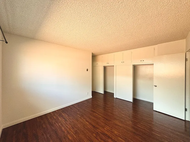2106 S Bentley Ave — Photo 16