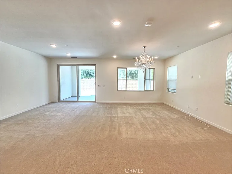 2679 E Penelope Ln — Photo 7