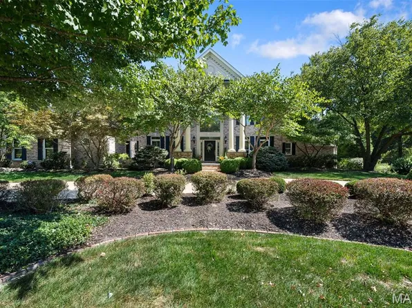 17702 Horse Creek Ct, Chesterfield, MO 63005