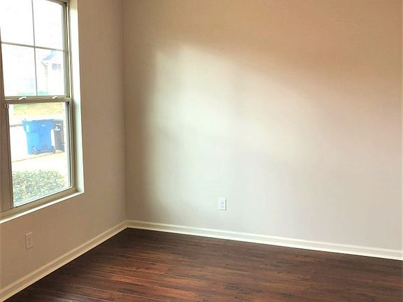 5th image of 505 Tulip Ln