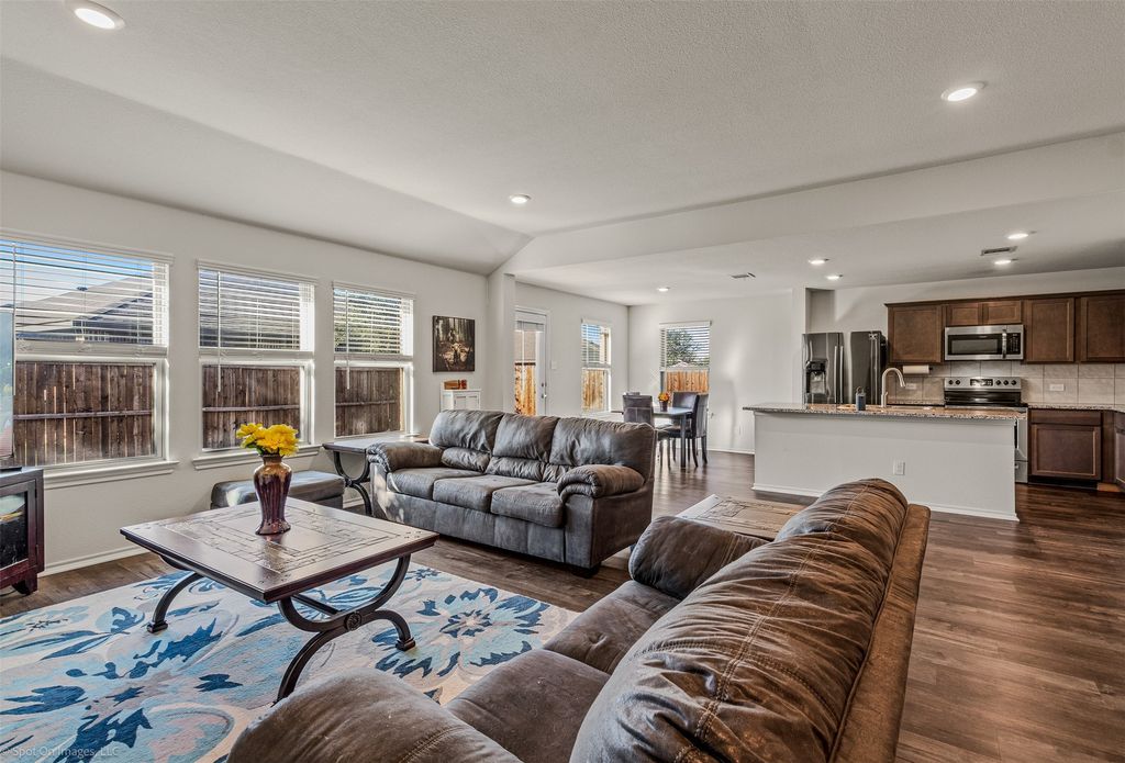 1901 Yale St, Farmersville, TX - More