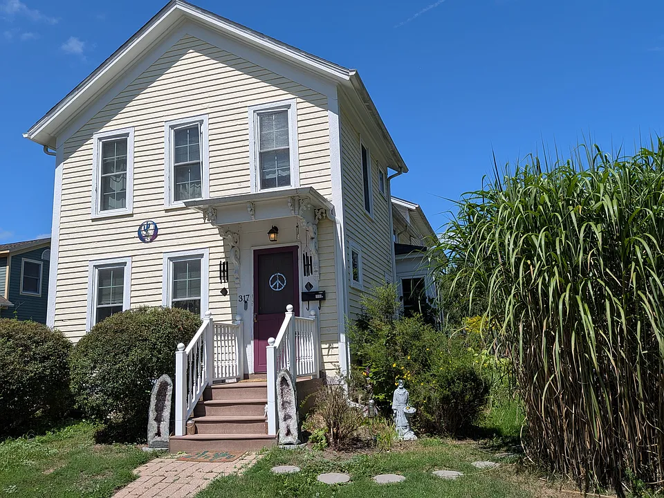 317 E Middle St #B