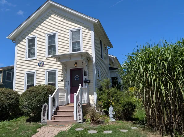 317 E Middle St #B, Chelsea, MI 48118