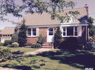 165 Conneticut Ave, Massapequa, NY 11758