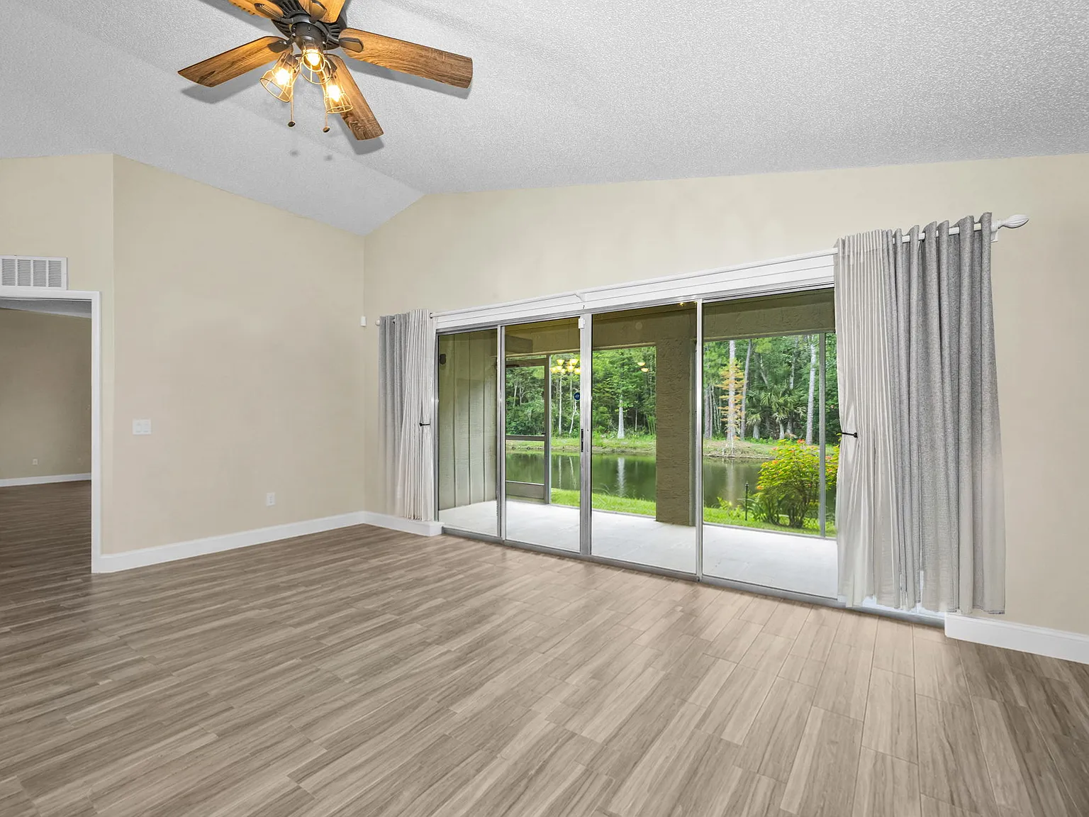 Spacious 2 Bedroom 2 Bath Home — Photo 2