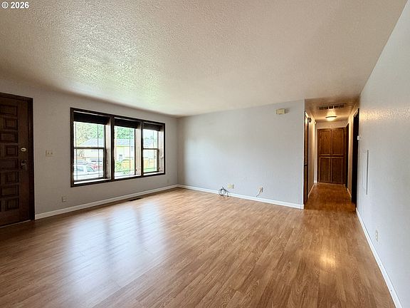 4th image of 435 SE 9th Ct