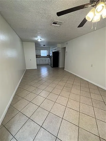 3 bed, 2.0 bath, 1200 sqft, $1,300 — Photo 4