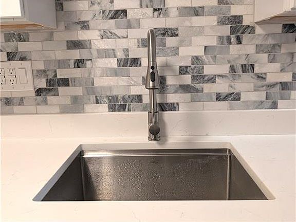 3rd image of 420 Woodward Rd APT 19