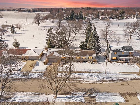 2nd image of 1100 Newbury Street