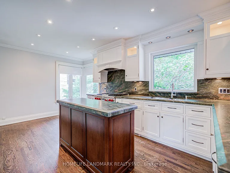 102 Stratford Cres — Photo 10