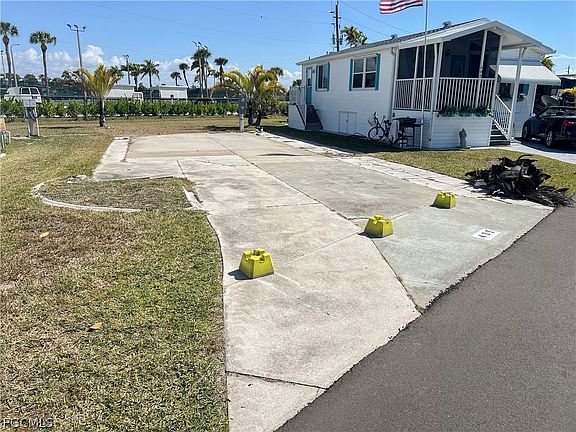 2nd image of 19681 Summerlin Rd #495