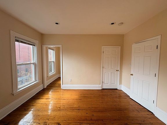 2nd image of 72 Liverpool St APT 3