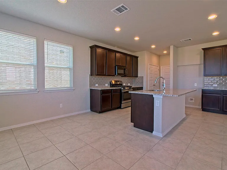 6501 Wolf Pack Dr — Photo 11