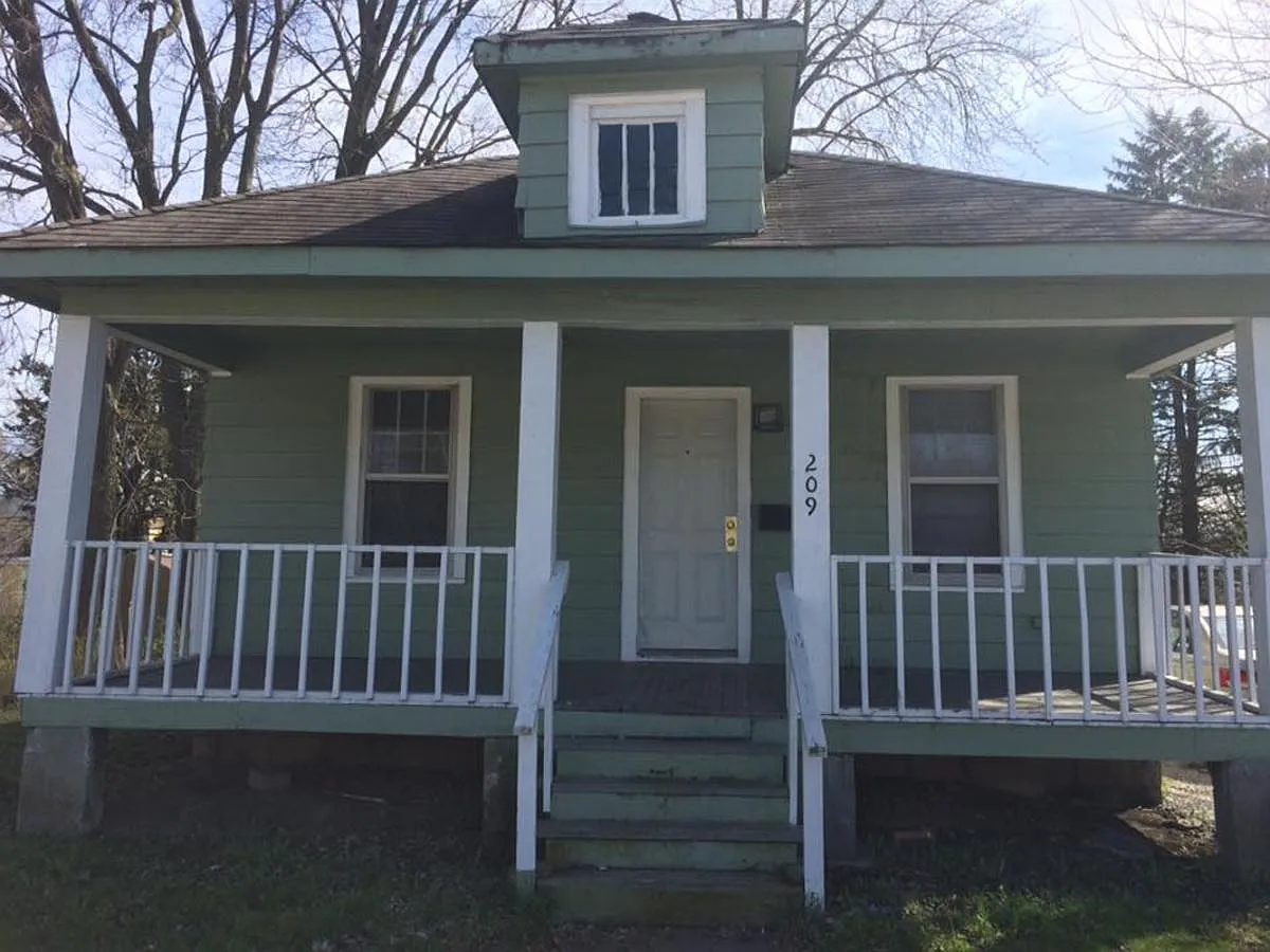 209 W Bradley Ave photo 1