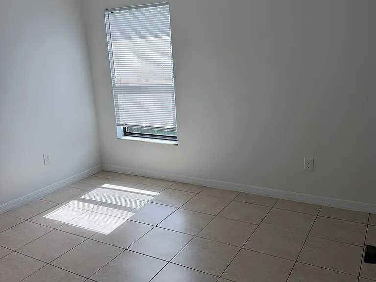 842 SW 39th Terrace Cpe #842 — Photo 9