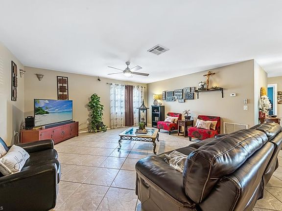 4th image of 2313 Woodland Blvd