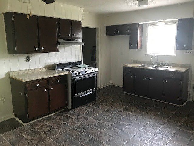 1st image of 697 Whitehaven Ln