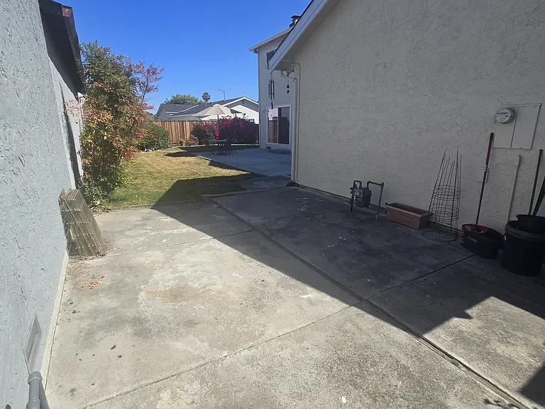 735 Amanda Dr — Photo 35