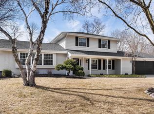 8541 N Pelham Pkwy, Bayside, WI 53217